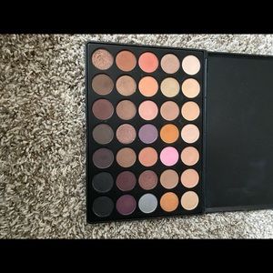 Lot of Morphe 35 palettes